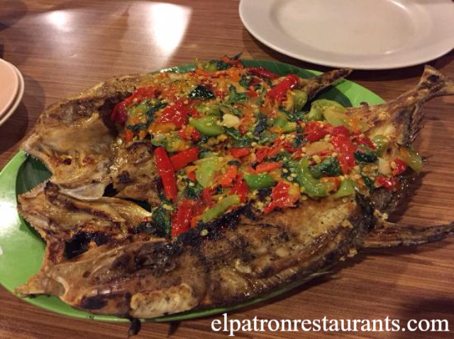 Wisata Kuliner Jakarta Ikan Goreng Renyah dengan Sambal